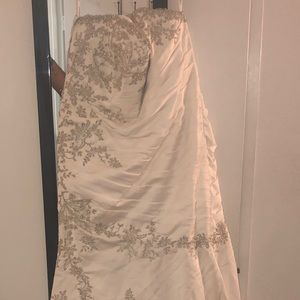Plus size wedding dress